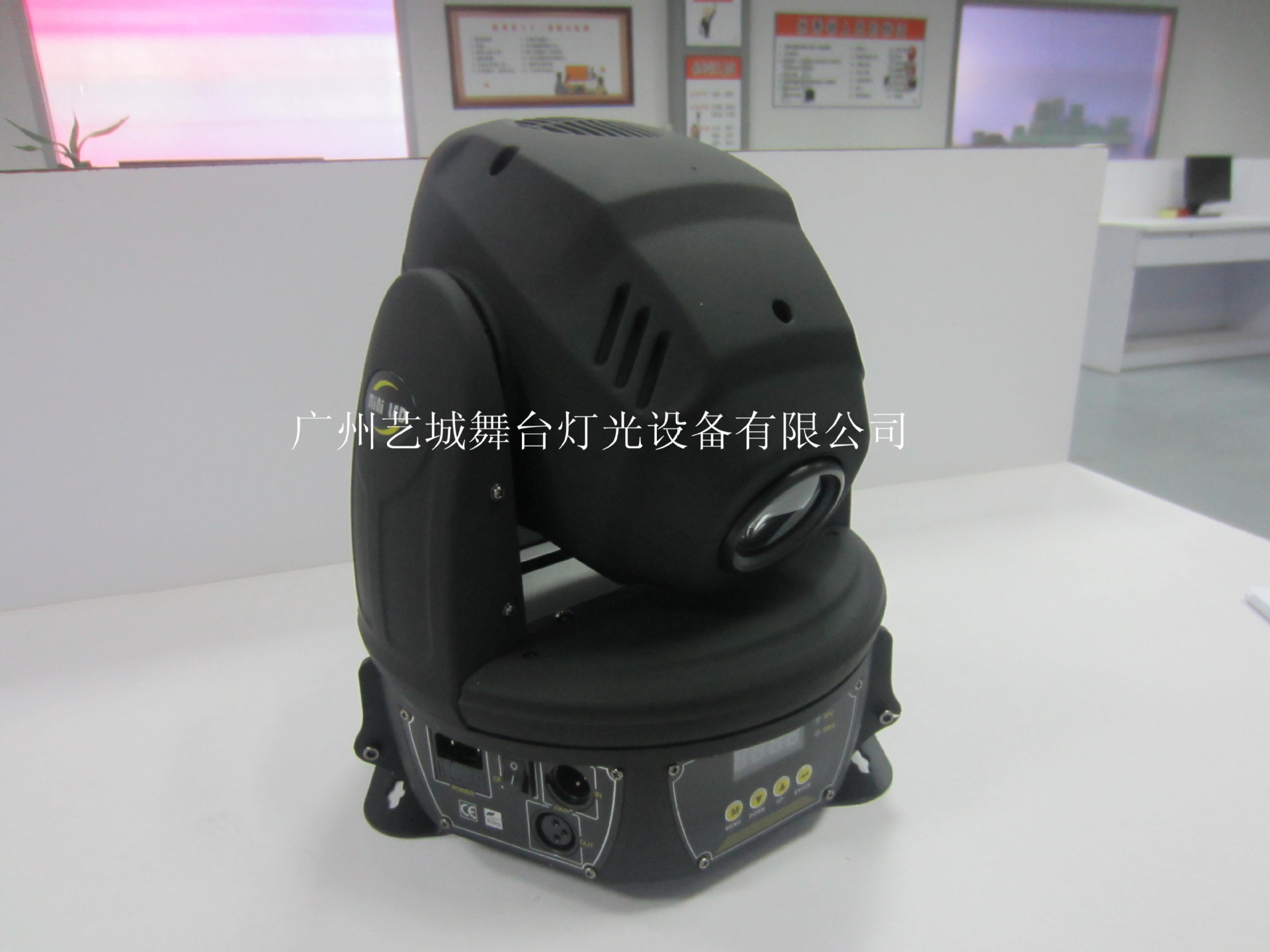 舞台LED图案灯与摇头光束灯解析 60W LED摇头灯如何选择与提升演出效果